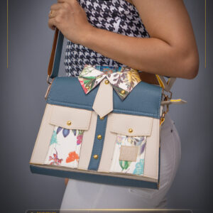 Home bolso grande tipo camisa azul floral